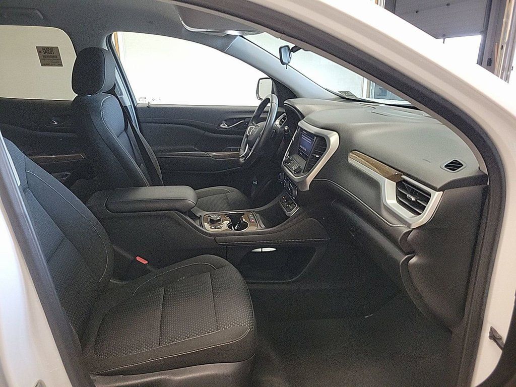 2023 GMC ACADIA - Image 11