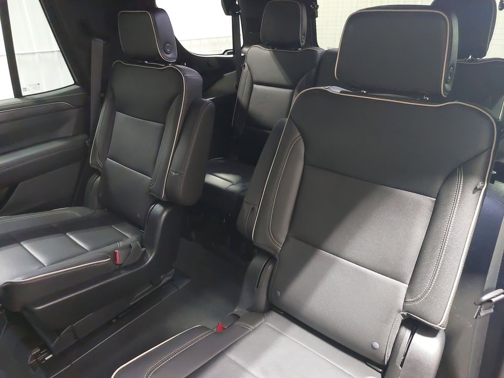 2023 GMC YUKON - Image 16