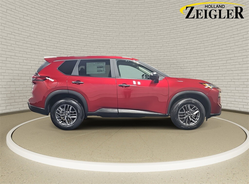 2025 Nissan Rogue S photo 4