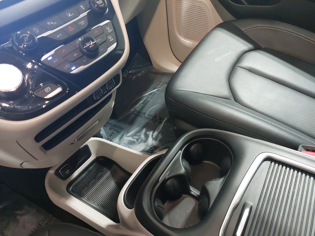 2024 CHRYSLER PACIFICA - Image 27