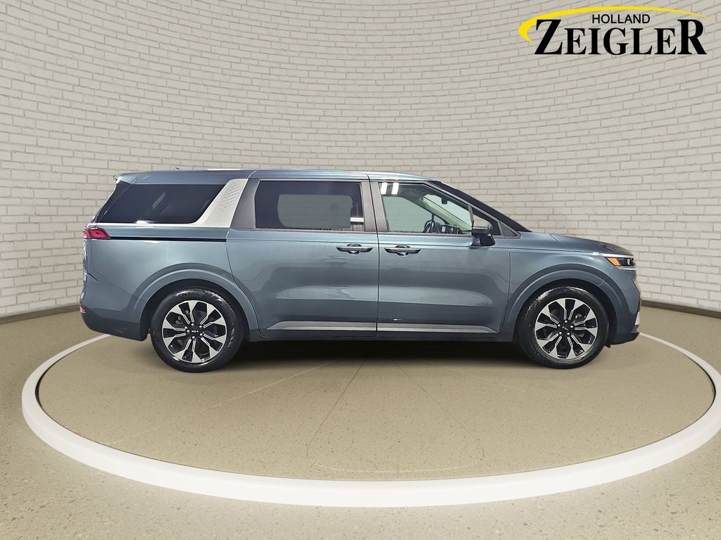 Used 2024 Kia Carnival EX Minivan/Van