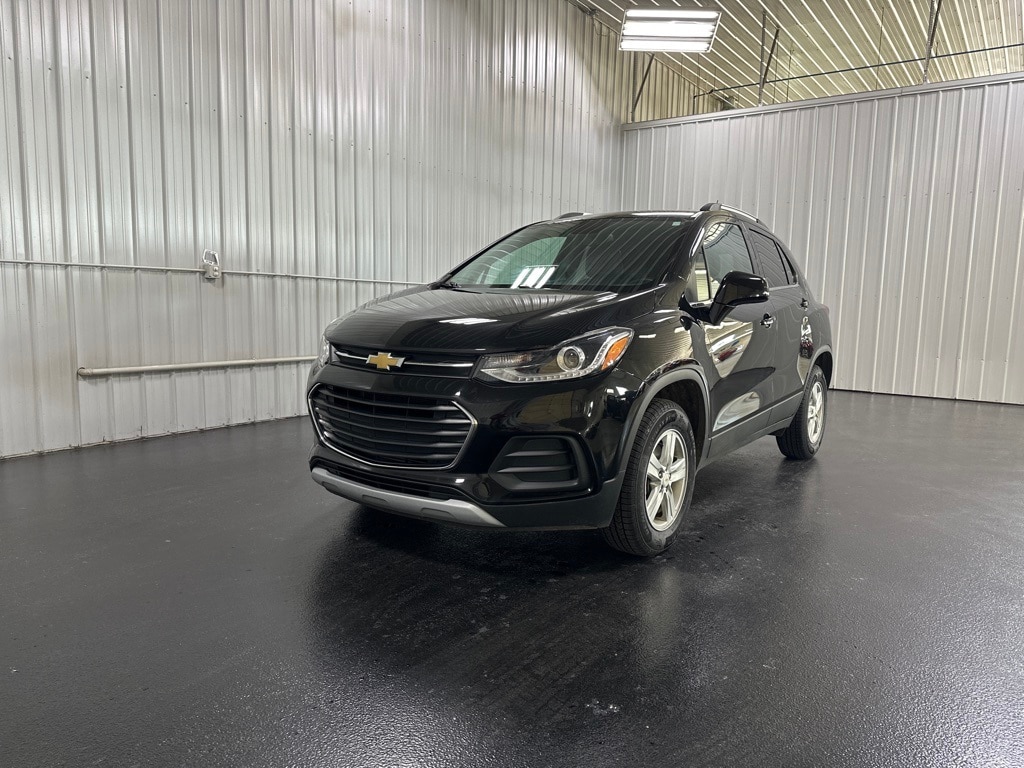 Used 2020 Chevrolet Trax LT with VIN KL7CJPSB1LB316756 for sale in Holland, MI