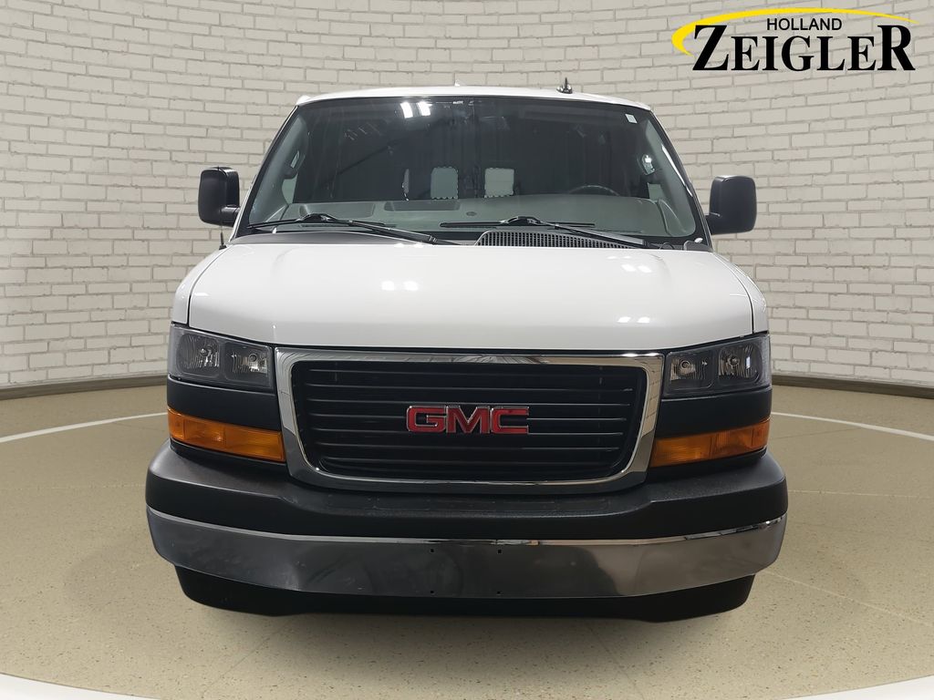 2024 GMC SAVANA - Image 2