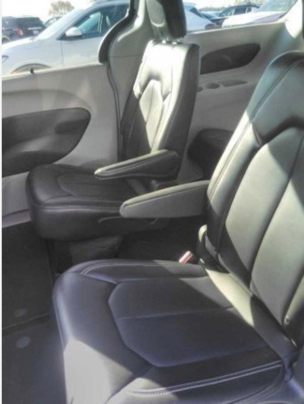 Used 2024 Chrysler Pacifica Touring L Minivan/Van