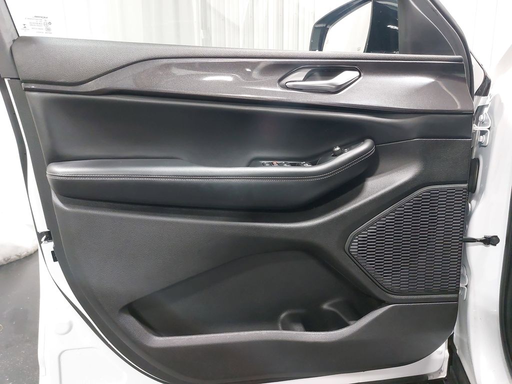 2023 JEEP GRAND CHEROKEE - Image 27