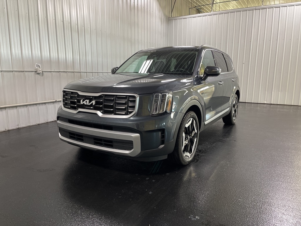 Used 2023 Kia Telluride S with VIN 5XYP6DGCXPG387925 for sale in Holland, MI