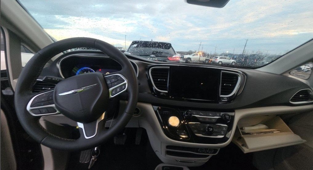 2024 CHRYSLER PACIFICA - Image 14