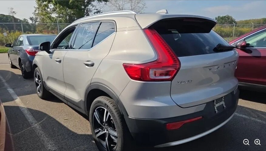 2024 Volvo XC40 Core photo 2