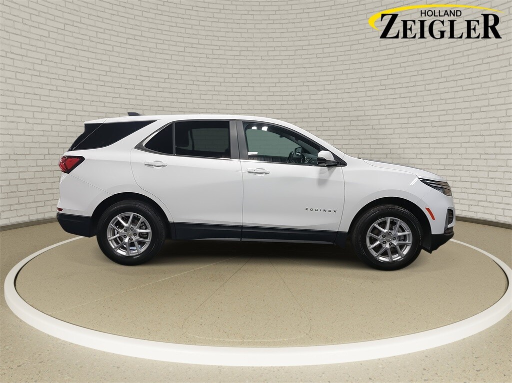 2024 Chevrolet Equinox LT photo 4