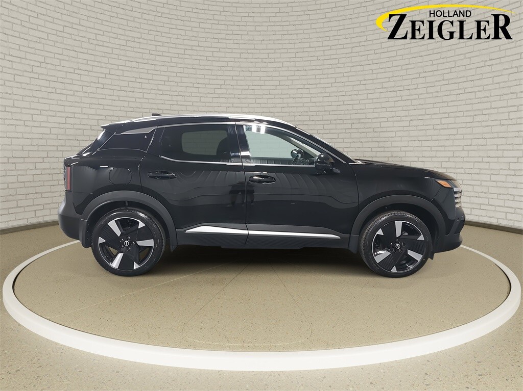 2025 Nissan Kicks SR photo 3