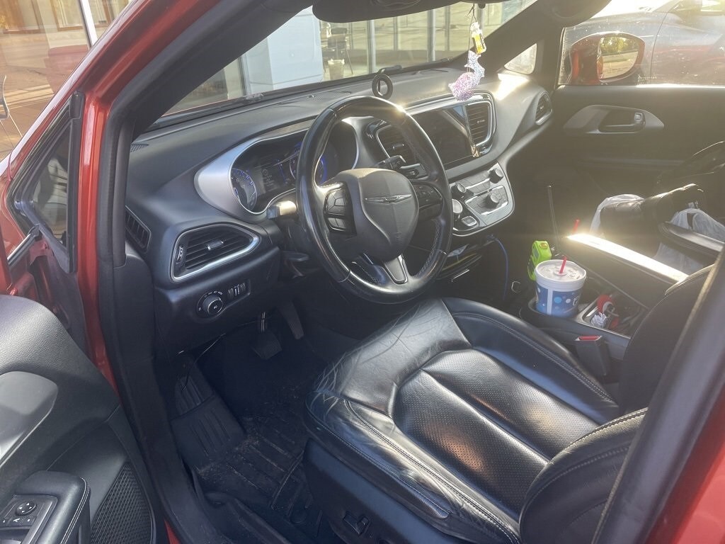 2018 Chrysler Pacifica Touring L photo 2