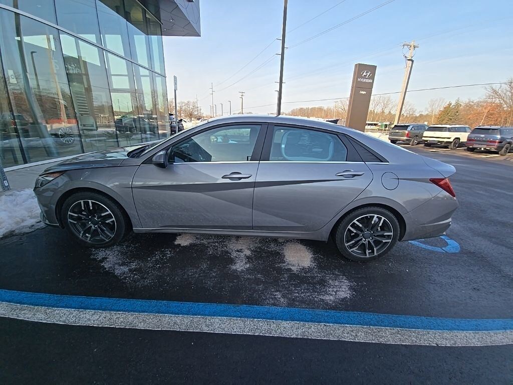 Used 2023 Hyundai Elantra Limited Sedan