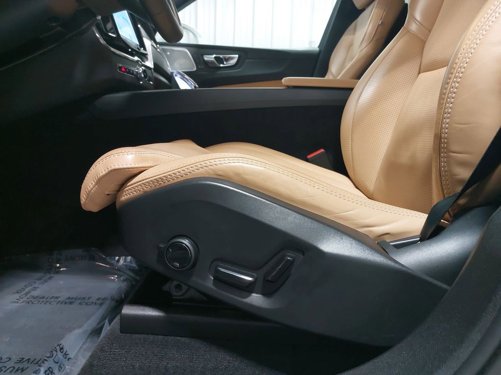 2023 VOLVO XC60 - Image 31