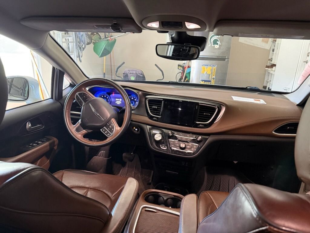 Used 2017 Chrysler Pacifica Limited Minivan/Van