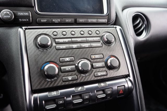 2016 NISSAN GT-R - Image 26