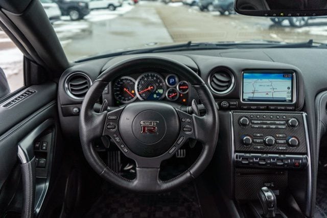 2016 NISSAN GT-R - Image 13