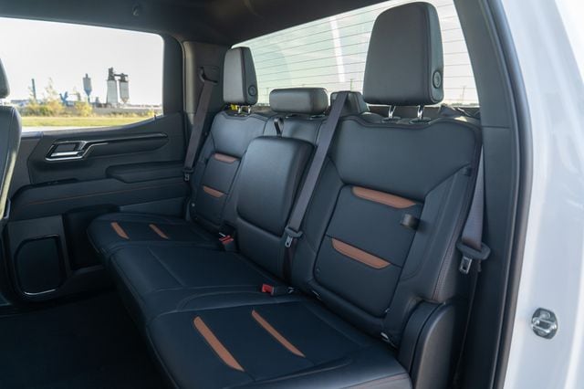 2023 GMC SIERRA - Image 17