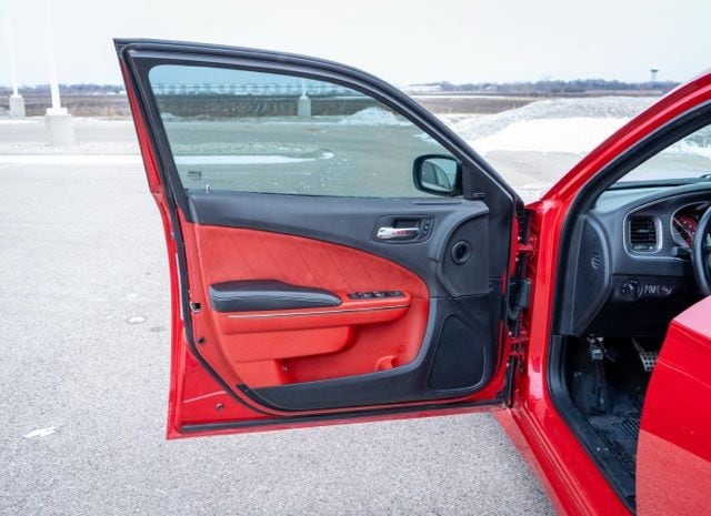 2016 DODGE CHARGER - Image 17