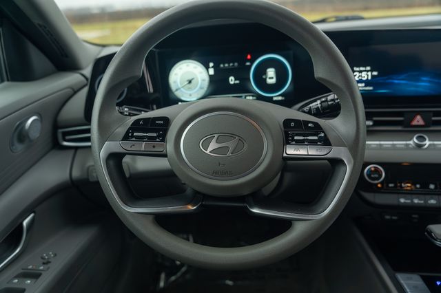 2024 HYUNDAI ELANTRA - Image 13