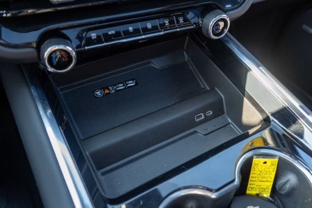 2025 CHEVROLET SUBURBAN - Image 30