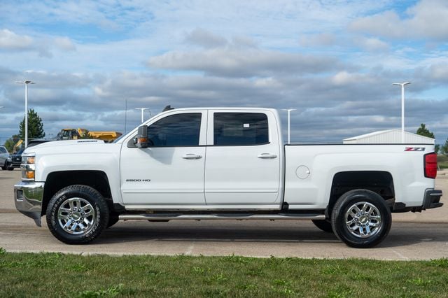 2017 CHEVROLET SILVERADO - Image 4