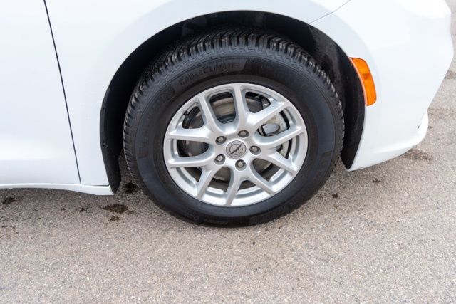 2022 CHRYSLER PACIFICA - Image 9