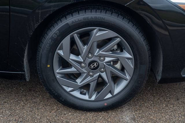 2024 HYUNDAI ELANTRA - Image 11