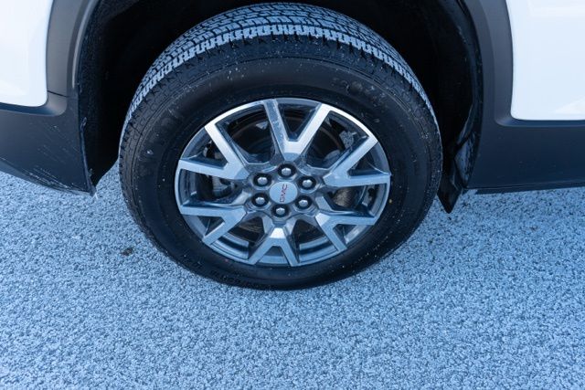 2023 GMC ACADIA - Image 9