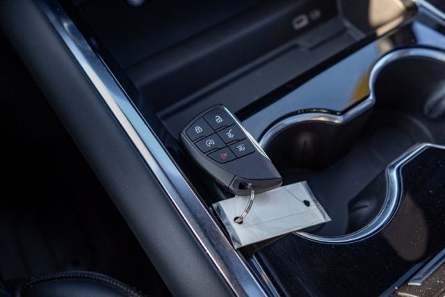 2025 CHEVROLET SUBURBAN - Image 32