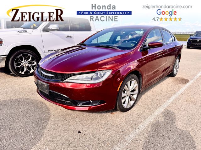 2015 Chrysler 200 S photo 2