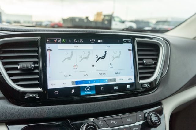 2022 CHRYSLER PACIFICA - Image 19