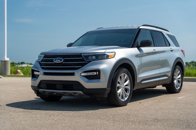 2023 Ford Explorer XLT photo 3