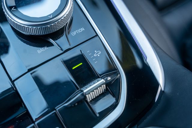 2022 BMW X7 - Image 43