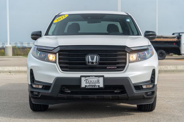 2023 Honda Ridgeline Sport photo 2