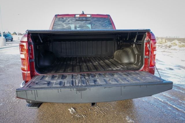 2025 RAM 1500 - Image 9