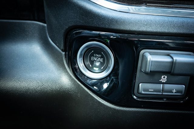 2023 CHEVROLET SILVERADO - Image 24