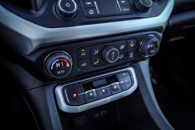 2023 GMC ACADIA - Image 25