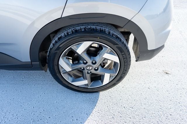 2023 HYUNDAI VENUE - Image 11