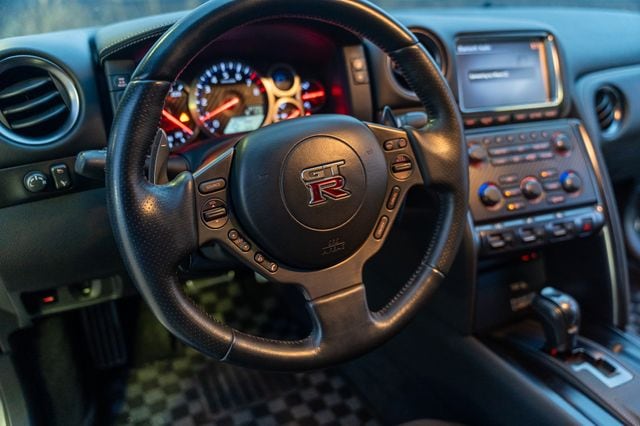 2016 NISSAN GT-R - Image 13