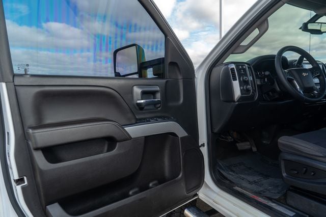 2017 CHEVROLET SILVERADO - Image 22