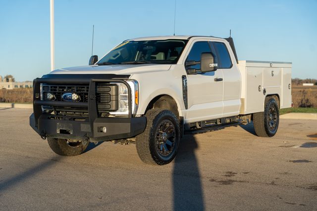 2023 FORD F-250 - Image 4