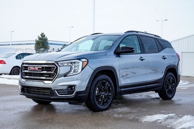 2023 GMC TERRAIN - Image 3