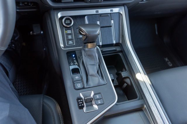 2024 LEXUS GX - Image 28