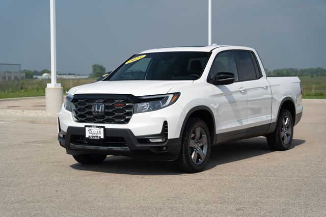 2025 Honda Ridgeline TrailSport photo 3