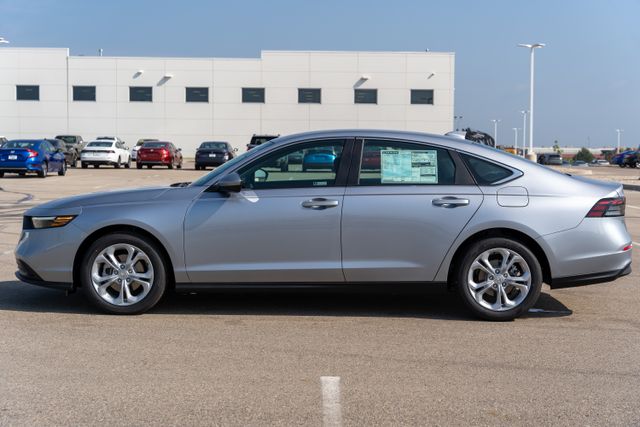 2025 Honda Accord LX photo 4
