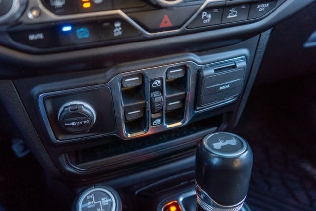 2021 JEEP WRANGLER - Image 29