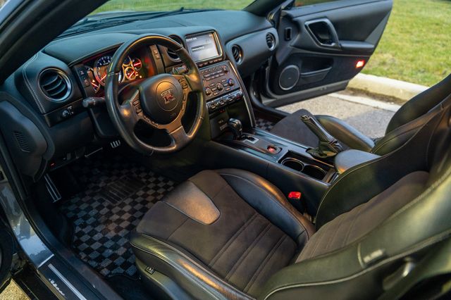 2016 NISSAN GT-R - Image 14