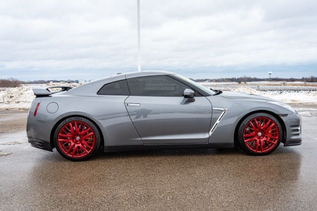 2016 NISSAN GT-R - Image 8