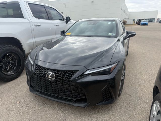 2023 LEXUS IS - Image 3