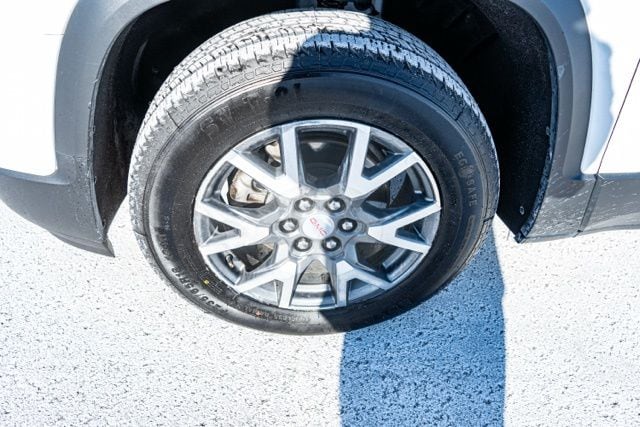 2023 GMC ACADIA - Image 11